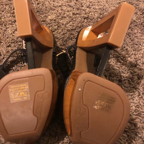 Shoes - Picture 6 of 8